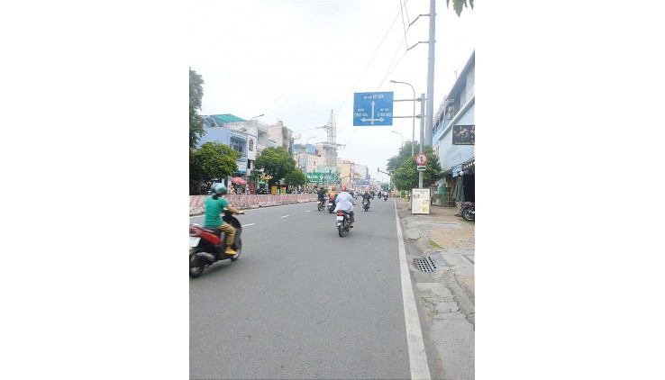 Ngộp  Âu Cơ - Views Tân Bình - 4,5x20m - 2  tầng - HXH Vô nhà